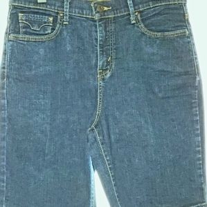 Levi's 512 perfectly slimming jean shorts size 12